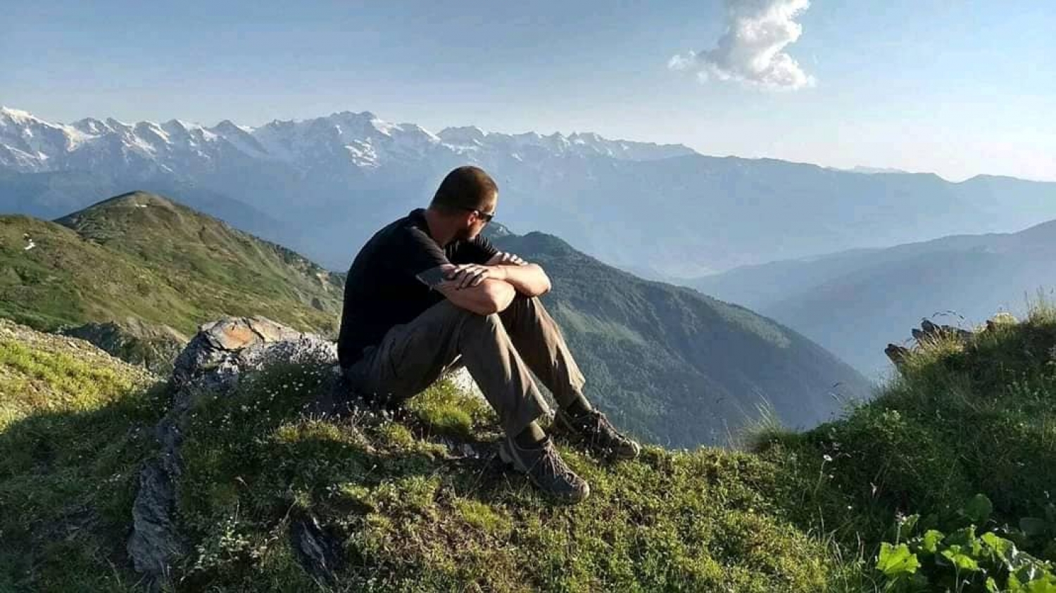 Цей хлопець не дуже любить фотографуватися і взагалі себе рекламувати. Але те, що він робить, гідно найширшого медійного висвітлення.