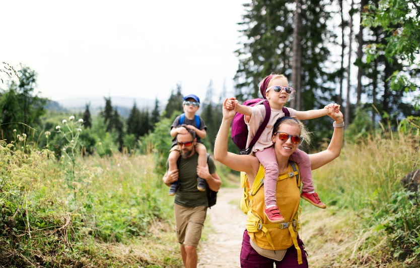 Літній похід з дітьми як підготуватися до пригоди в горах чи лісі